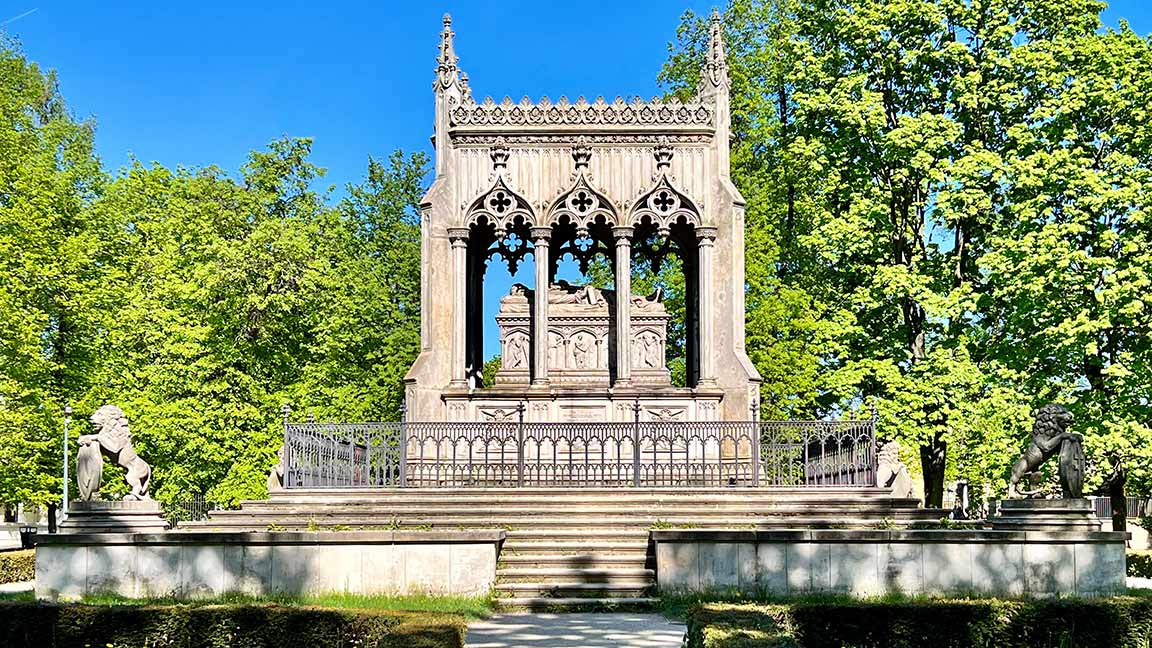 Check Out These Popular Mausoleum Architectural Styles