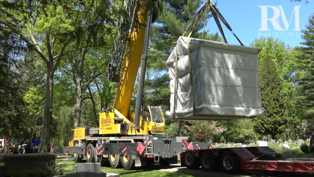 Watch How a 26-ton Mausoleum Is Put In a Cemetery